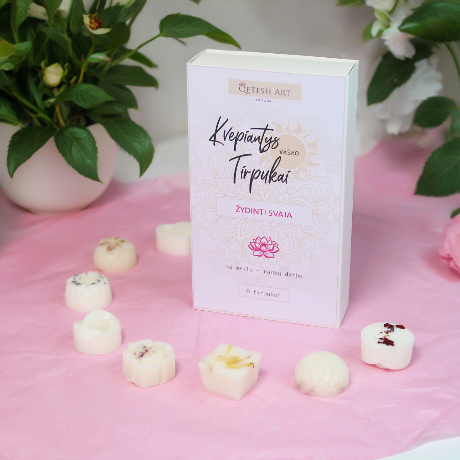 Prabangūs rankų darbo kvepiantys vaško tirpukai „Žydinti svaja“, tirpstantys kvapai namams, natūralūs vaško tirpukai, elegantiška dovana, žydinčių gėlių kvapai, rankų darbo lietuviški vaško tirpukai, aromatingi tirpstantys vaško tirpukai, kvepiantys vaško tirpukai su gėlių dekoracijomis, namų jaukumo ir elegancijos elementas, kvapnūs vaško tirpukai moterims, tirpstantys kvapai prabangai ir romantikai, rankų darbo tirpstantys kvapai su natūraliais eteriniais aliejais, ekologiški vaško tirpukai