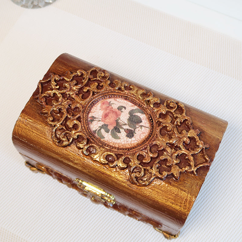 Puošni vintažinio stiliaus rankų darbo medinė dėžutė rudos spalvos auksinė vintažinė dėžutė su aukso akcentais, ideali papuošalams, žiedams, vestuvėms ir kitoms ypatingoms progoms, dovanų idėjos, prabangios rankų darbo dovanos internetu