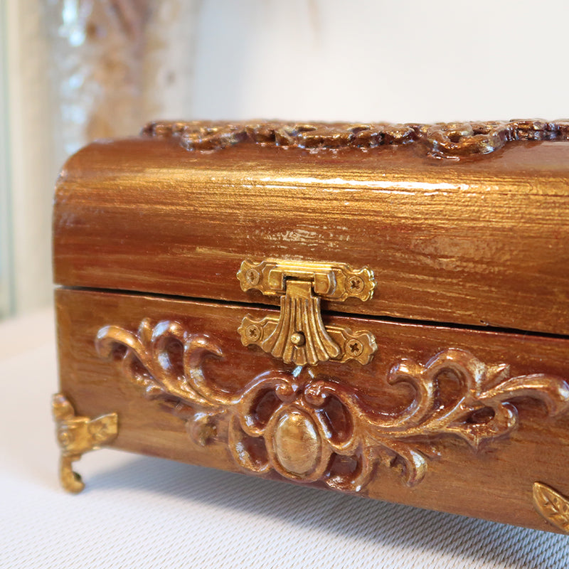 Puošni vintažinio stiliaus rankų darbo medinė dėžutė rudos spalvos auksinė vintažinė dėžutė su aukso akcentais, ideali papuošalams, žiedams, vestuvėms ir kitoms ypatingoms progoms, dovanų idėjos, prabangios rankų darbo dovanos internetu