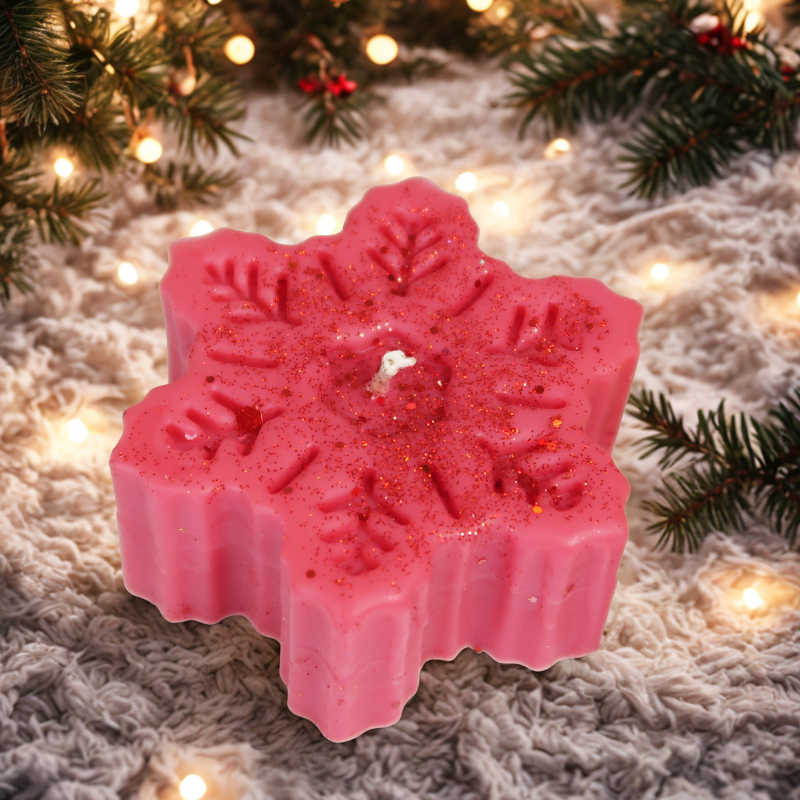 Rankų darbo kalėdinės dovanos ir prabangūs dovanų rinkiniai – šventinė dovana su žvake, saldainiais ir dekoratyviniais elementais, puikiai tinkanti Kalėdoms, dovanų idėjoms ir šventinės nuotaikos kūrimui namuose.