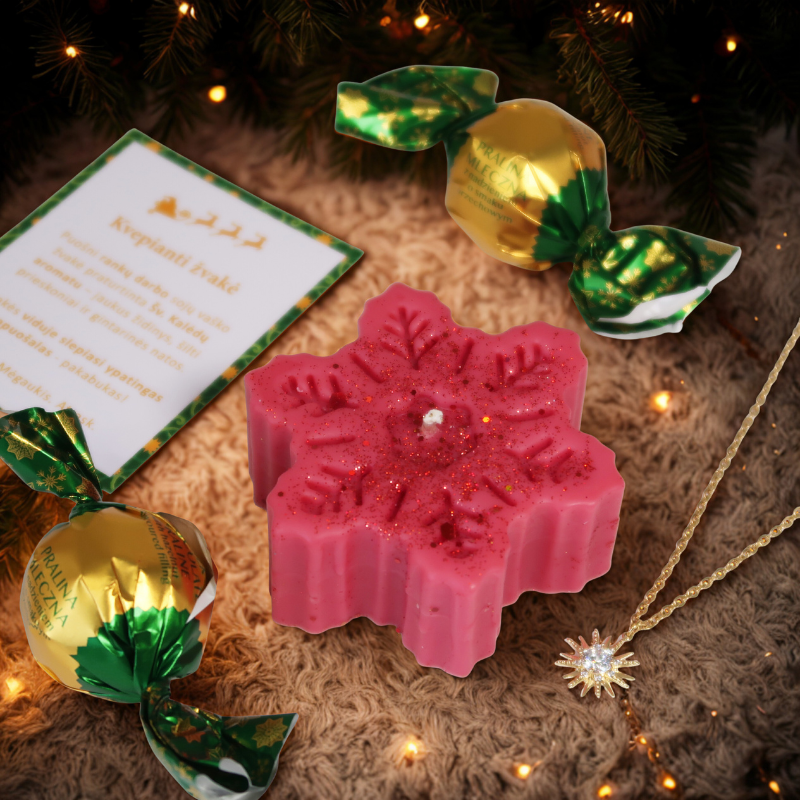 Rankų darbo kalėdinės dovanos ir prabangūs dovanų rinkiniai – šventinė dovana su žvake, saldainiais ir dekoratyviniais elementais, puikiai tinkanti Kalėdoms, dovanų idėjoms ir šventinės nuotaikos kūrimui namuose.