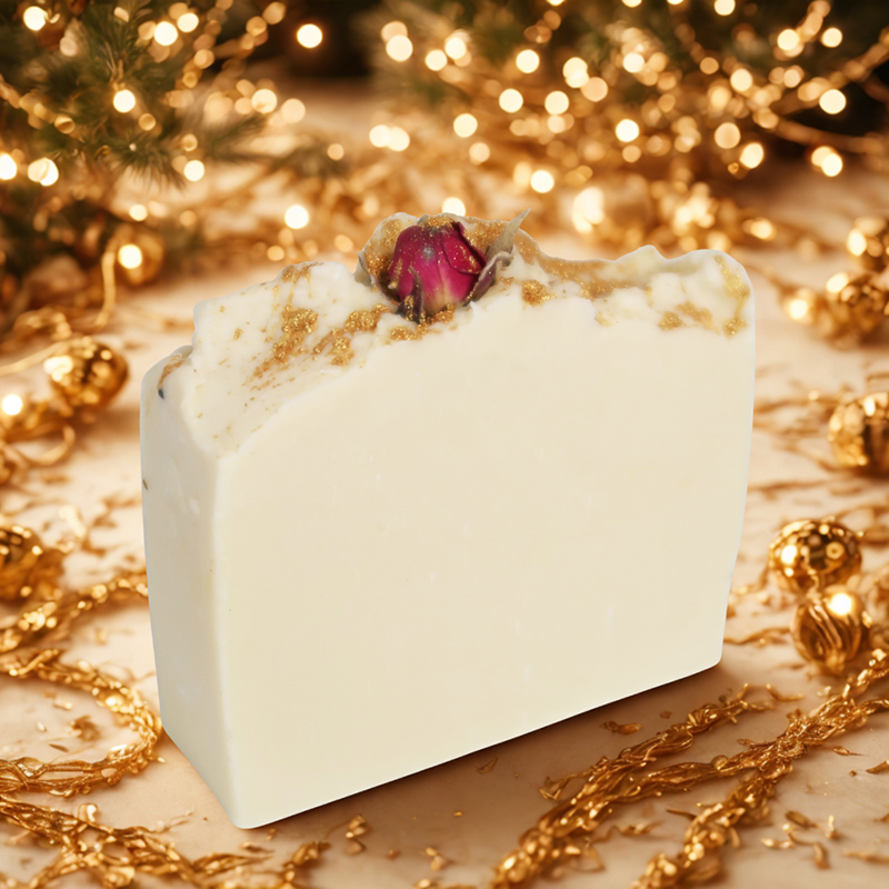 Originalios Kalėdinės dovanos moterims – rankų darbo rinkinys AUKSUOLĖ su žvake, muilu, papuošalu ir saldainiais, dovanų idėjos, kalėdinės dovanos internetu